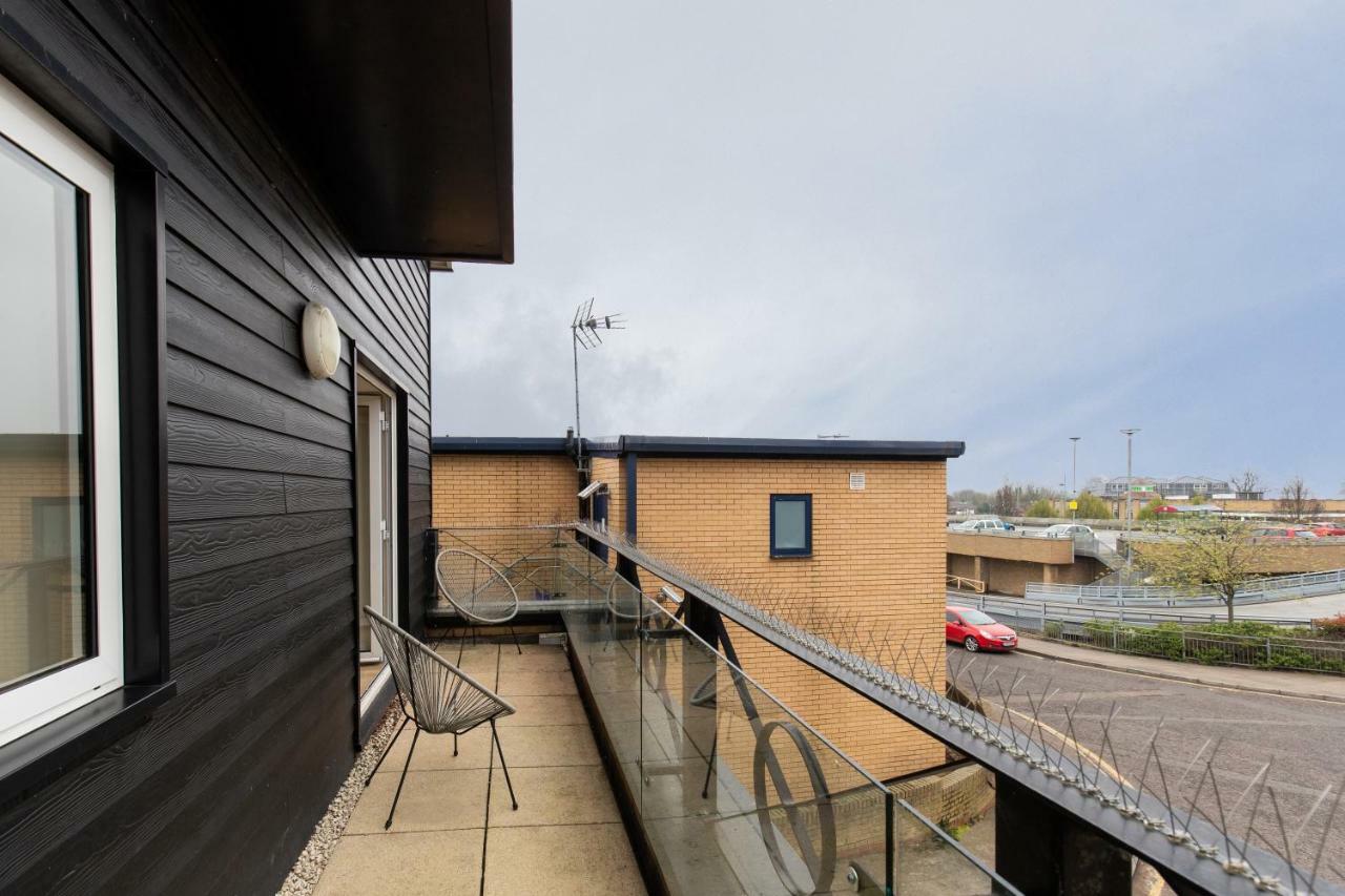Velvet 2-Bedroom Apartment, Brewery Road, Hoddesdon Ходесдън Екстериор снимка