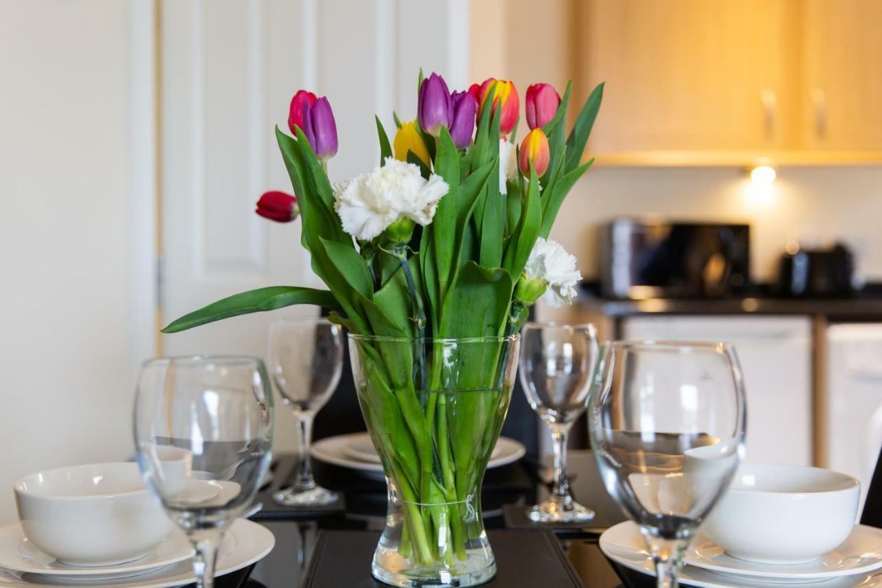 Velvet 2-Bedroom Apartment, Brewery Road, Hoddesdon Ходесдън Екстериор снимка