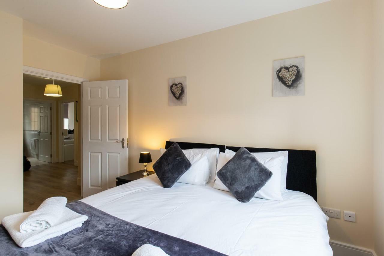 Velvet 2-Bedroom Apartment, Brewery Road, Hoddesdon Ходесдън Екстериор снимка