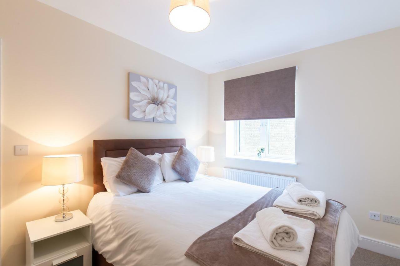 Velvet 2-Bedroom Apartment, Brewery Road, Hoddesdon Ходесдън Екстериор снимка