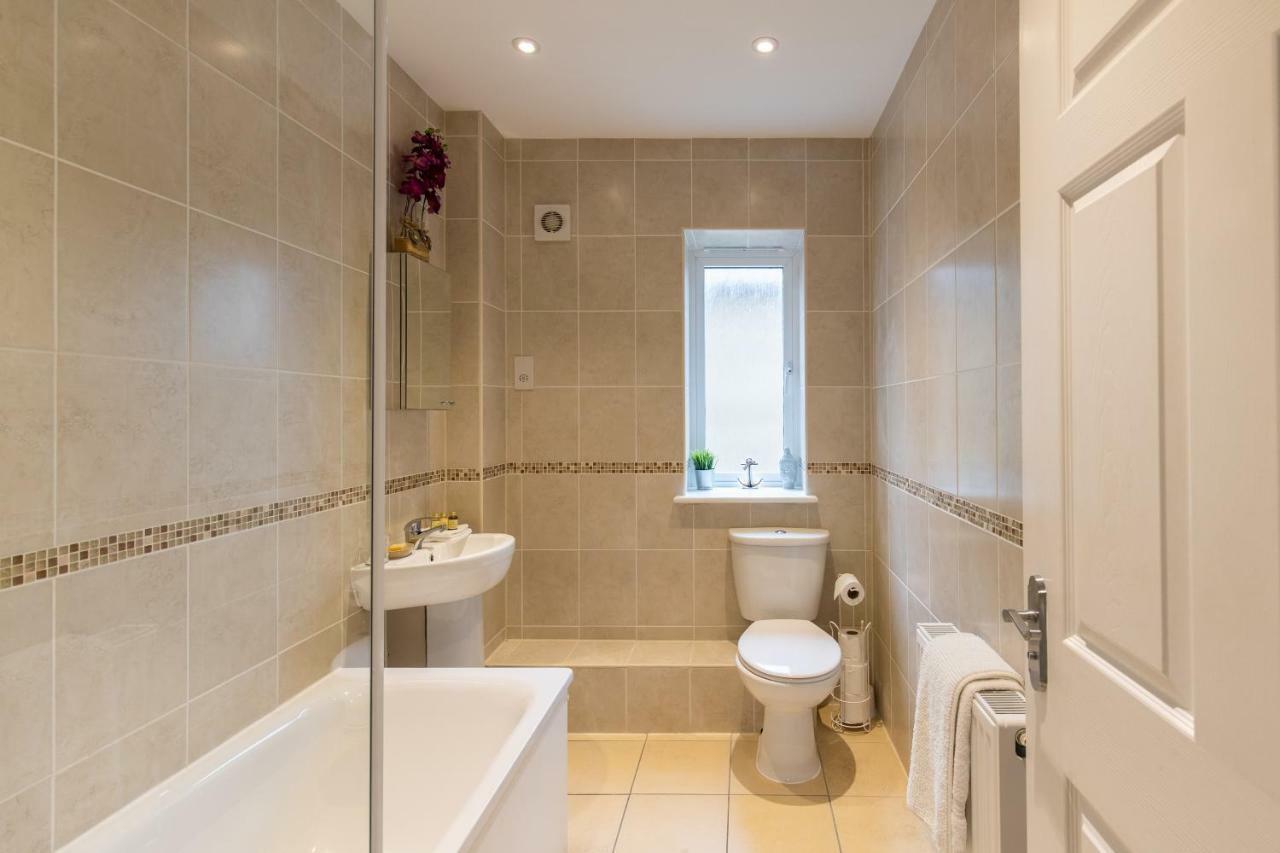 Velvet 2-Bedroom Apartment, Brewery Road, Hoddesdon Ходесдън Екстериор снимка
